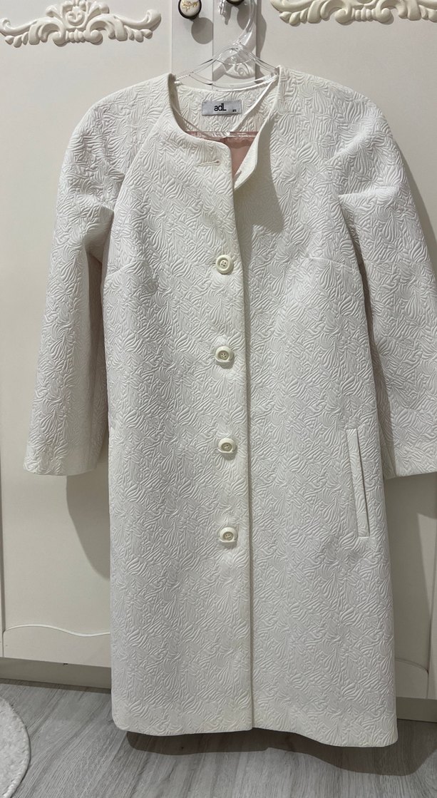Düğmeli Beyaz Kadın Klasik Uzun ceket - Görsel 2