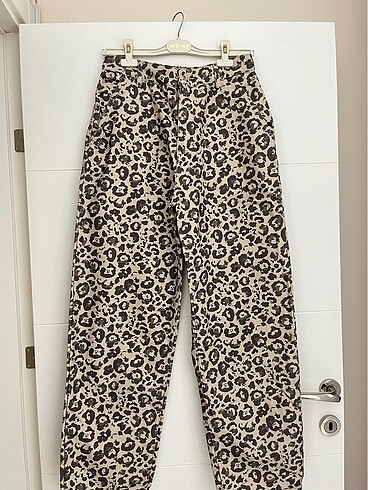 0 pantolon leopar desenli