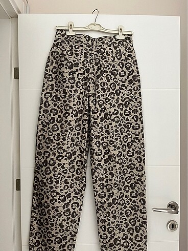 Stradivarius 0 pantolon leopar desenli