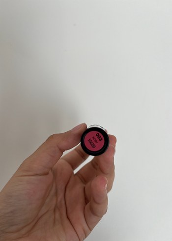 Beden Krem Görünümlü pembe ruj