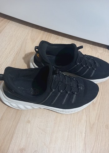 42 Beden Siyah Bağcıklı erkek Spor Ayakkabı orijinal lescon markasıdır