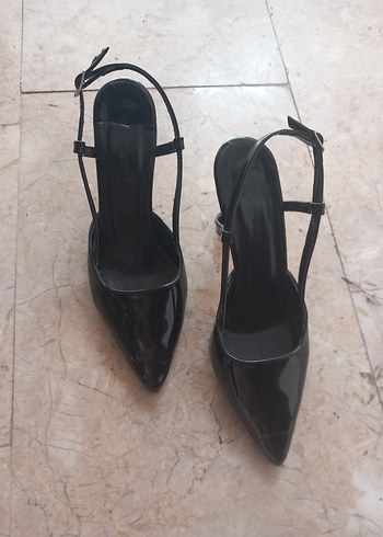 Diğer Kadın Siyah Rugan Stiletto Tokalı Topuklu