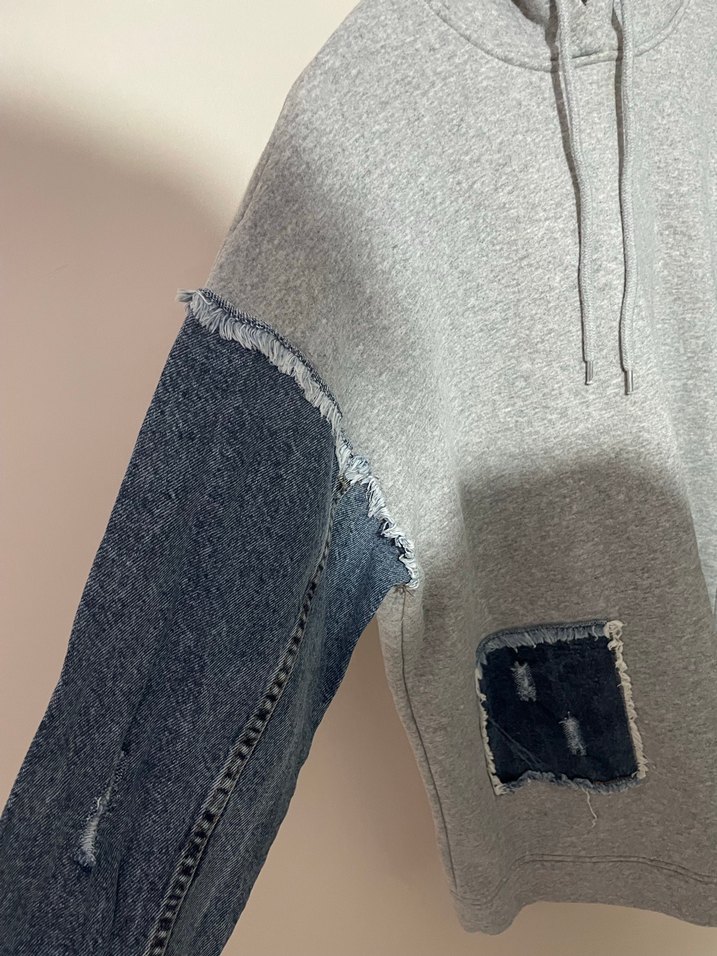 Gri Kapüşonlu Denim Detaylı Sweatshirt - Görsel 2