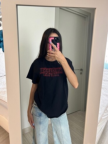 Stranger Things baskılı t-shirt