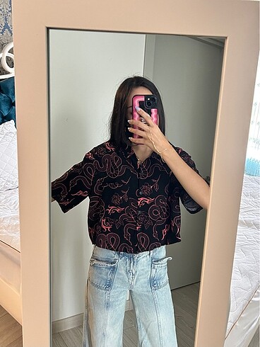 Bershka Ejderha baskılı crop gömlek