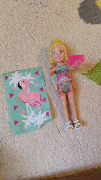 Saçı soğuk suda renk değiştiren Barbie bebek.