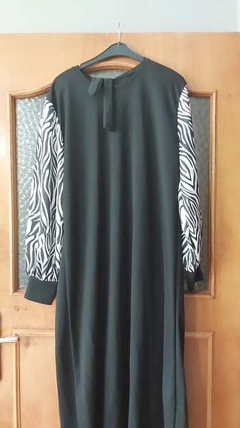 Zebra detaylı siyah elbise