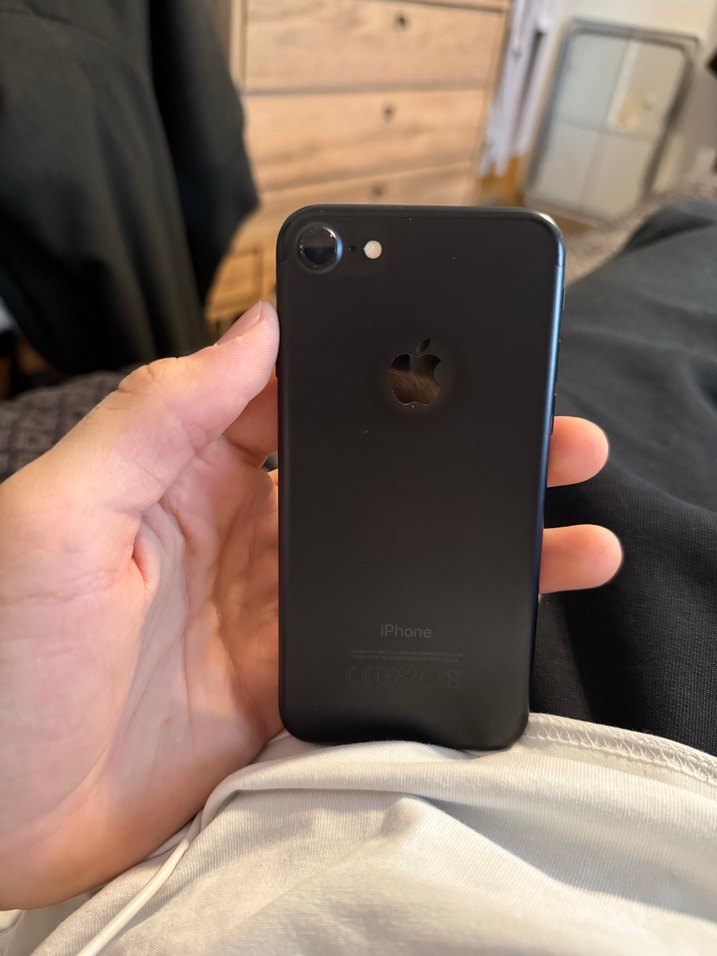 Siyah iPhone 7 - Görsel 2