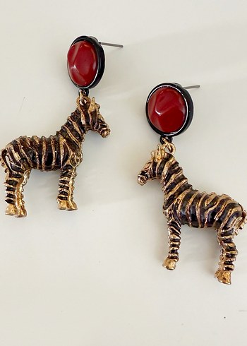 Zara model zebra küpe