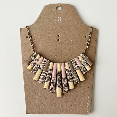 Pastel renk detaylı gold kolye