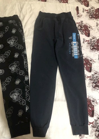 Erkek Çocuk Siyah Baskılı ve Düz Eşofman Altları - Görsel 5