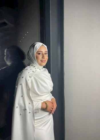 Beyaz Kadın İpek abiye