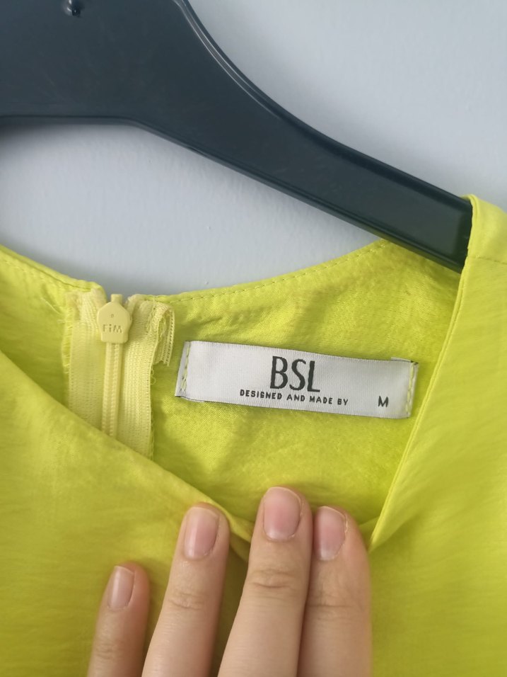 Sarı Parlak Mini Kolsuz Kadın Tulum - Görsel 4