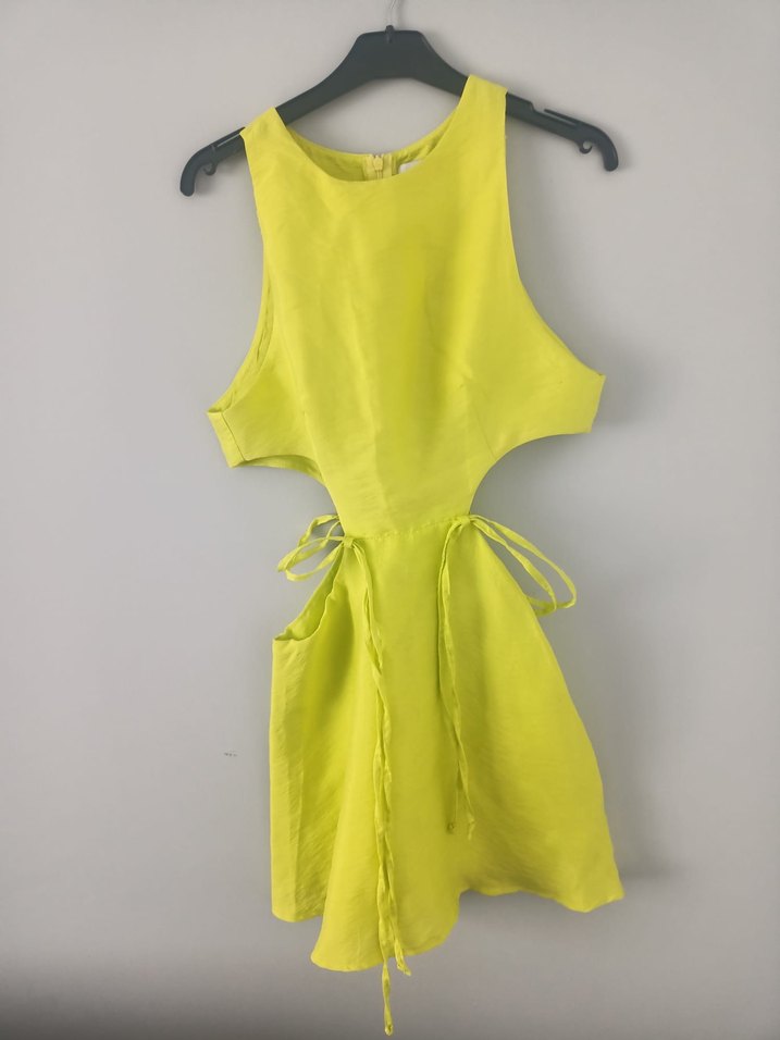 Sarı Parlak Mini Kolsuz Kadın Tulum - Görsel 2