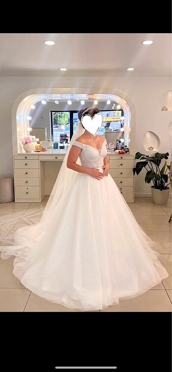 Gelinlis kristal taş kaplamalı