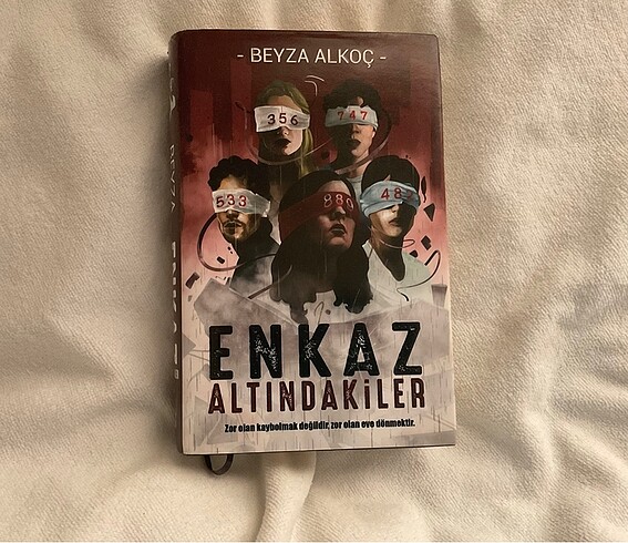 Enkaz Altındakiler 1 / Beyza Alkoç