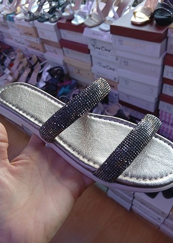 Gri Yılan Desenli Taşlı  Terlik - Görsel 2