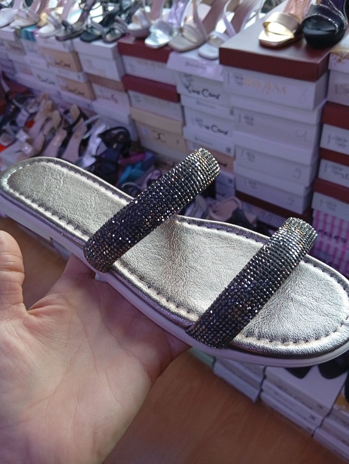 Gri Yılan Desenli Taşlı  Terlik - Görsel 2