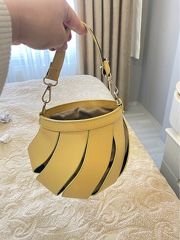 Sarı çanta