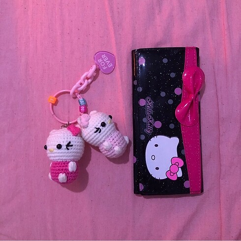 Hello Kitty Hello Kitty Cüzdan ve Hello Kitty Çanta Süsleri