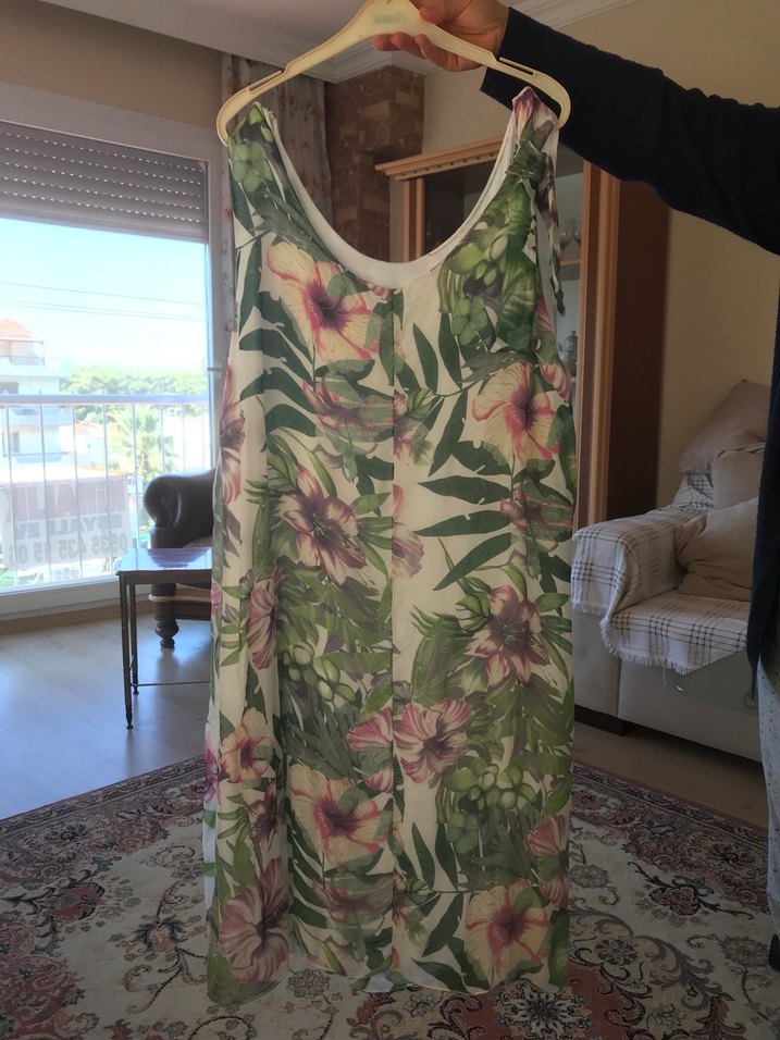 Çiçek Desenli Elbise - Görsel 2