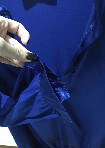 Parlak Mavi V Yakalı Kadın Bluz - Görsel 4