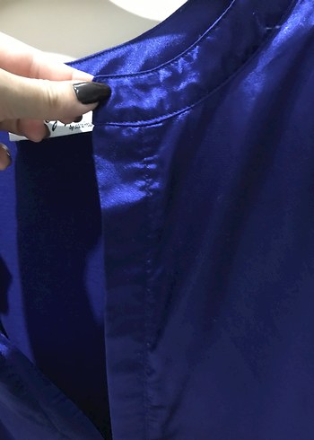 Parlak Mavi V Yakalı Kadın Bluz - Görsel 3