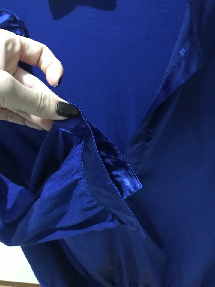 Parlak Mavi V Yakalı Kadın Bluz - Görsel 4