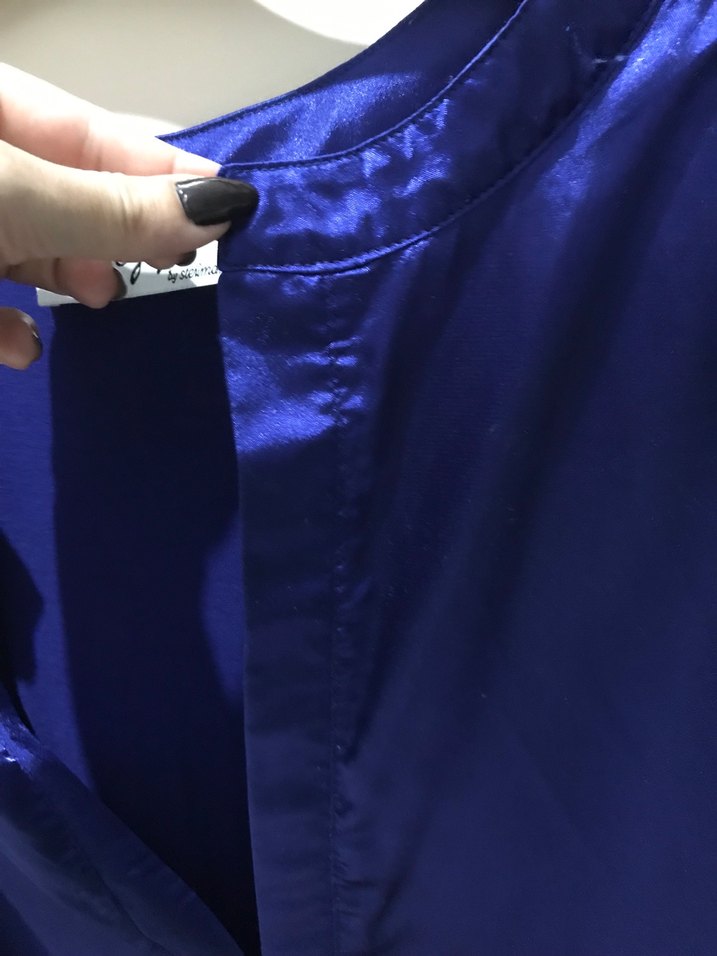 Parlak Mavi V Yakalı Kadın Bluz - Görsel 3