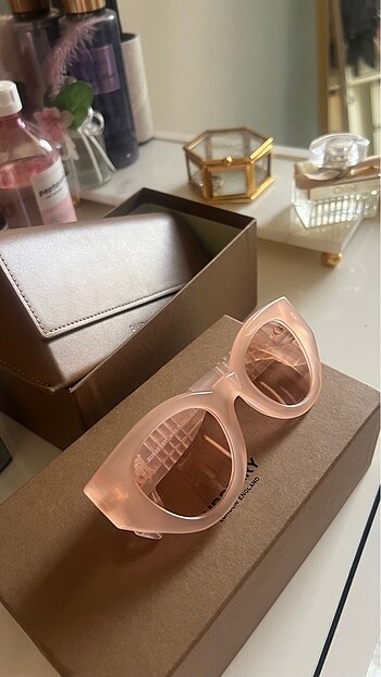 BURBERRY 4390 GÜNEŞ GÖZLÜĞÜ PEMBE