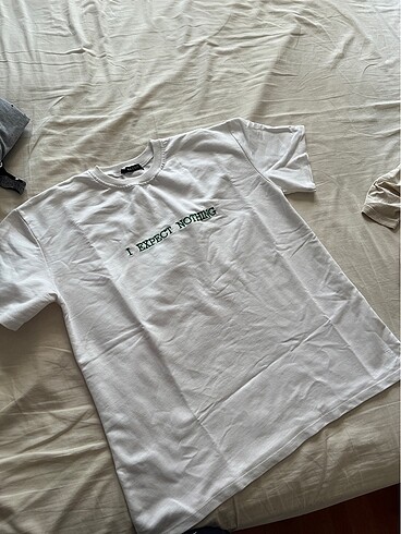 Beyaz tshirt