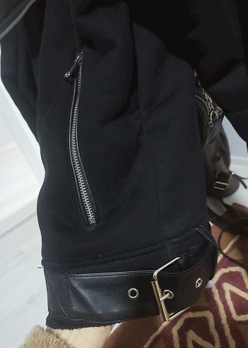 Siyah Kürklü Kısa Kadın Ceket - Görsel 3