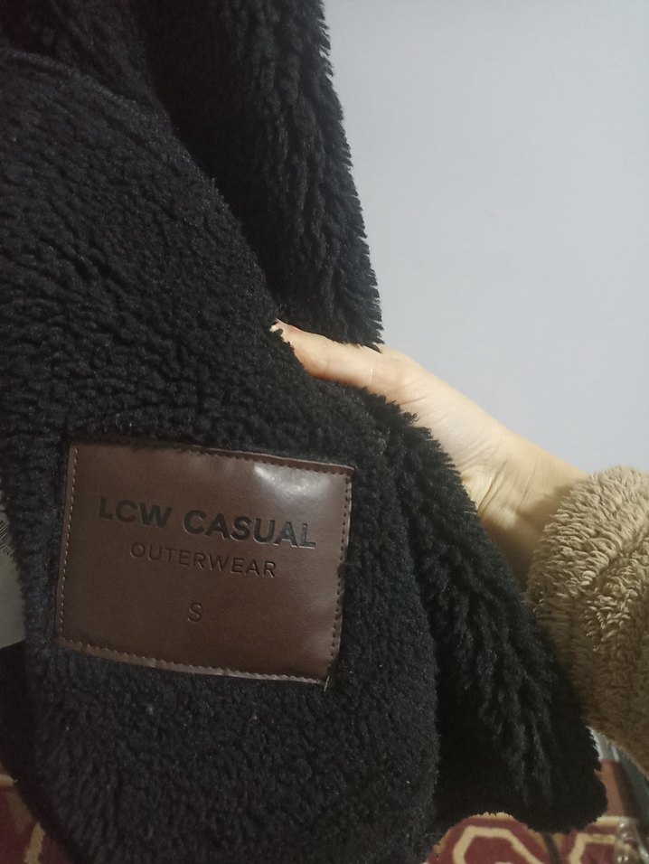 Siyah Kürklü Kısa Kadın Ceket - Görsel 4