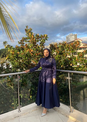 Uzun Lacivert Drapeli Tesettür Abiye - Görsel 2