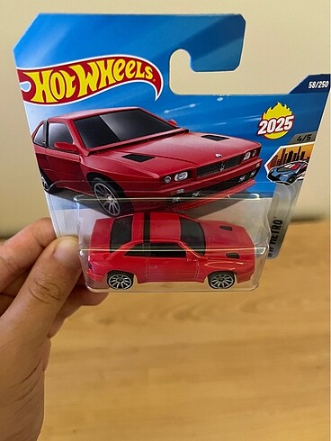 diğer Beden kırmızı Renk Hot Wheels Maserati Shamal 2025 üretim