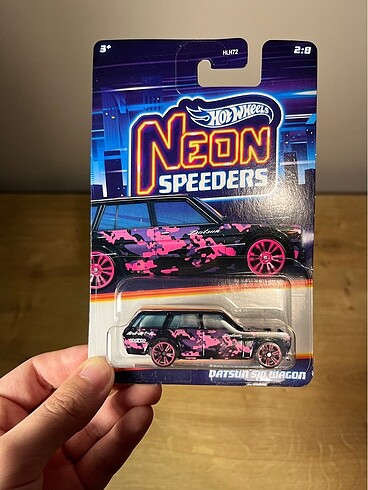 Hot Wheels Neon Speeders Datsun S10 Wagon