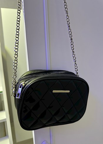 LC Waikiki Zincir Detaylı Siyah Deri Gotik Çanta