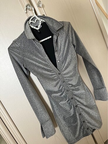H&M Simli slim fit elbise