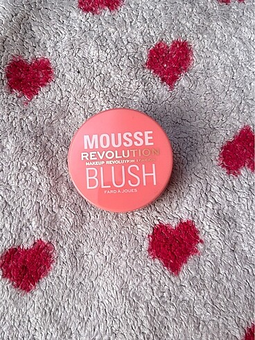 revolution mousse blush soft pink 