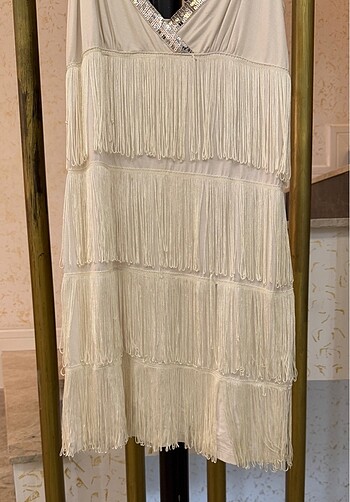 Püsküllü Beyaz Elbise - Görsel 3