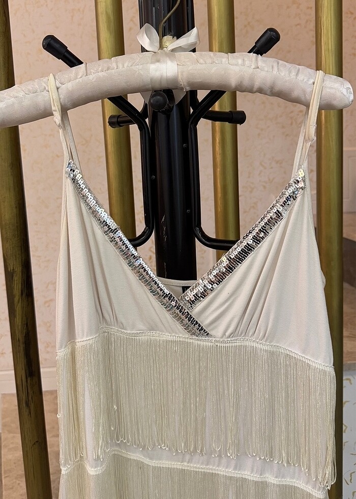 Püsküllü Beyaz Elbise - Görsel 2