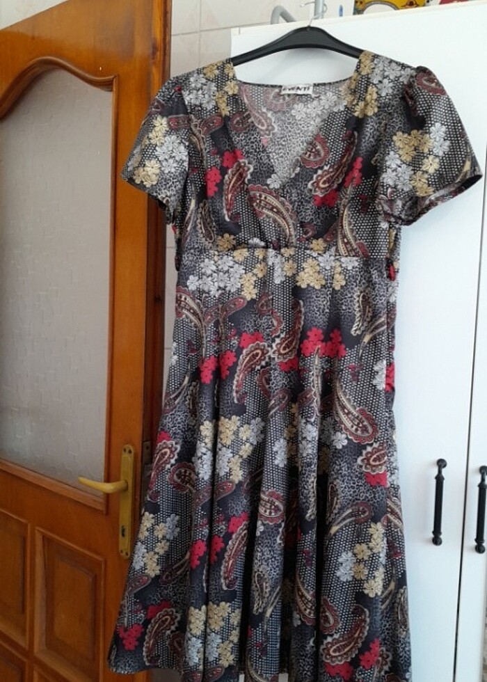 Renkli harika bir elbise  - Görsel 2