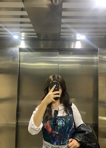 Çok Renkli Kare Yaka Slim Baskılı Tül Örme Bluz - Görsel 9