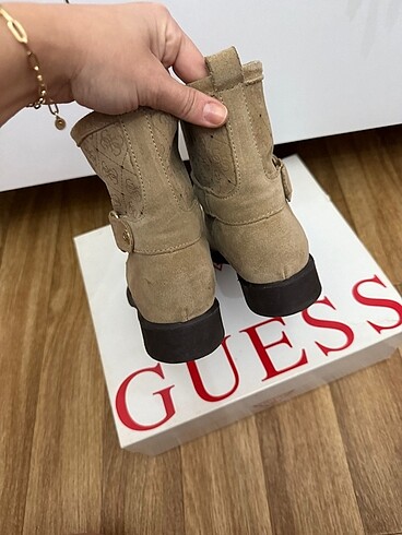 37 Beden Guess suet bot