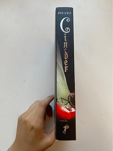  cinder (marissa meyer)
