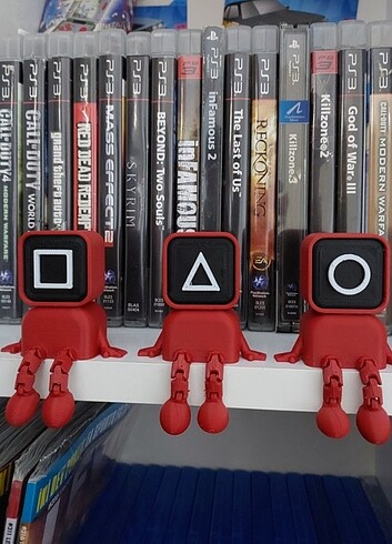 Squid Game sevimli oturan figür