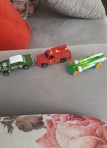 3lü hotwheels araba