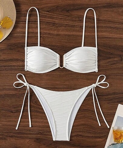 Beyaz bikini
