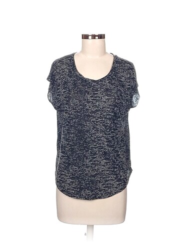 H&M T-shirt %70 İndirimli.