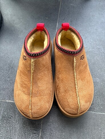 UGG 39